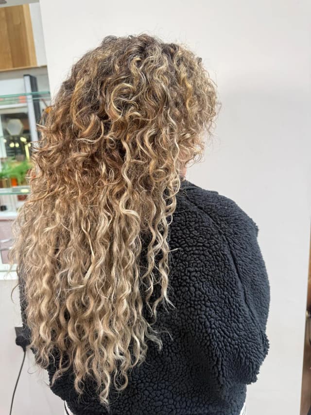 Hair and beauty results at Wigs & Warpaint Sheffield